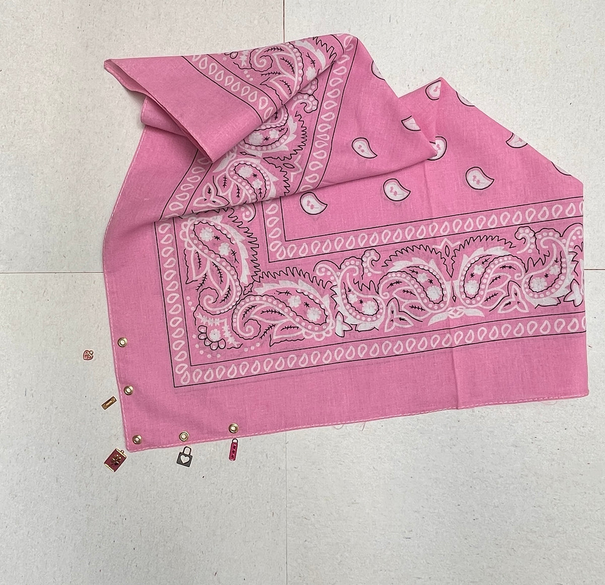 Bandana à Charm's – Édition Rose