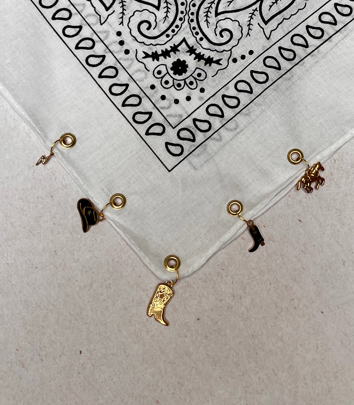 Bandana à Charm's – Édition blanc