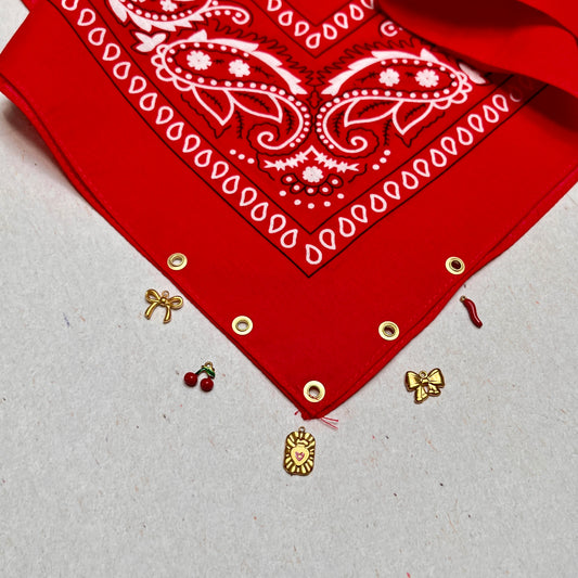 Bandana à Charm's – Édition Rouge